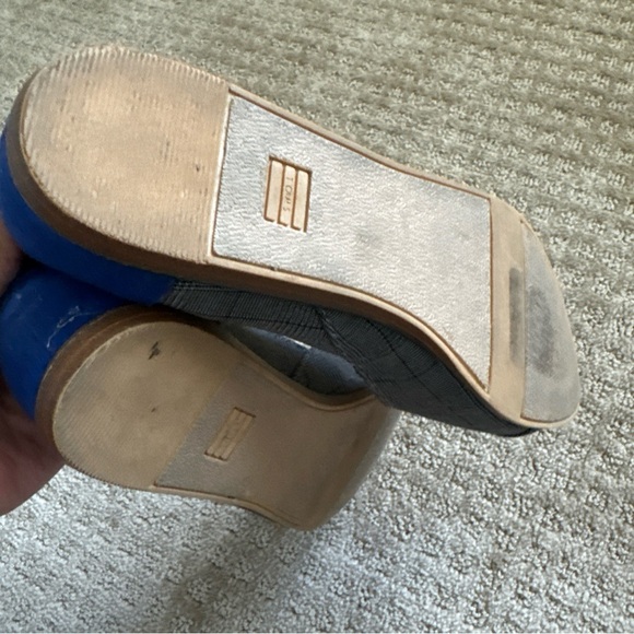 Toms Gray and Blue Casual Flats with Rounded Toe - Picture 3 of 9